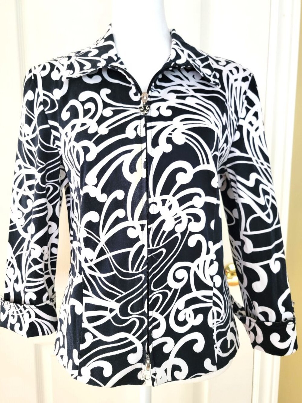 JOSEPH RIBKOFF BLACK & WHITE PRINT JACKET
